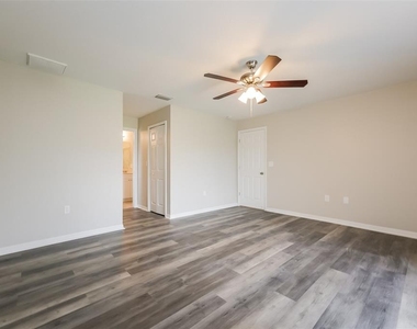 3906 18th Street Sw - Photo Thumbnail 7