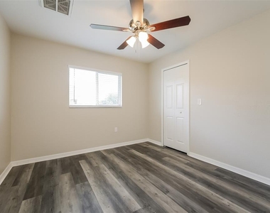 3906 18th Street Sw - Photo Thumbnail 9