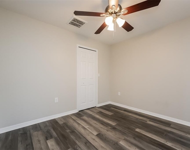 3906 18th Street Sw - Photo Thumbnail 11