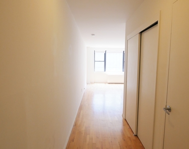 423 East 90th Street - Photo Thumbnail 2