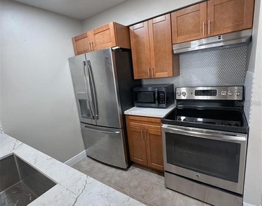 1202 Northlake Drive - Photo Thumbnail 3