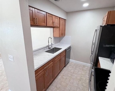 1202 Northlake Drive - Photo Thumbnail 4