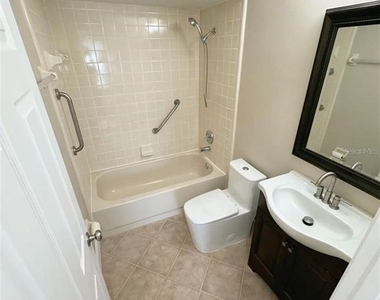 1202 Northlake Drive - Photo Thumbnail 5