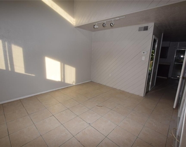 3916 Crayrich Circle - Photo Thumbnail 4