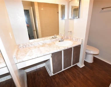 3916 Crayrich Circle - Photo Thumbnail 18