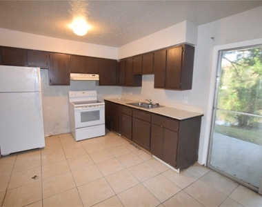 3916 Crayrich Circle - Photo Thumbnail 10