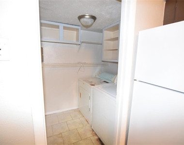 3916 Crayrich Circle - Photo Thumbnail 12
