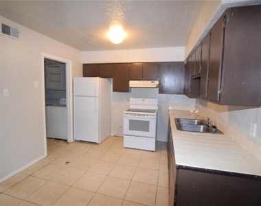 3916 Crayrich Circle - Photo Thumbnail 11