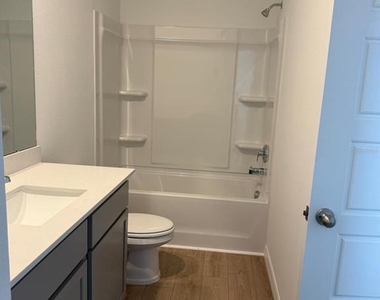 2582 Olympic Dr - Photo Thumbnail 14