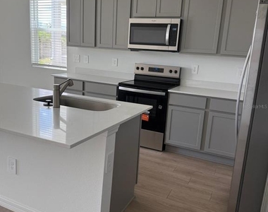 2582 Olympic Dr - Photo Thumbnail 5