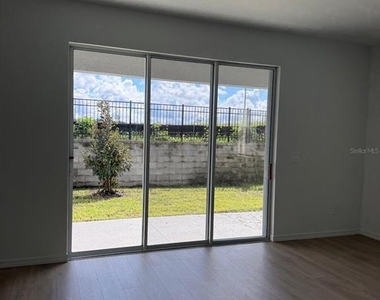 2582 Olympic Dr - Photo Thumbnail 7