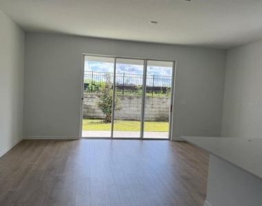 2582 Olympic Dr - Photo Thumbnail 4