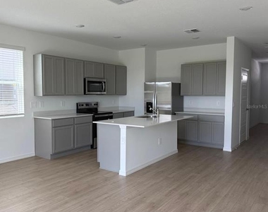 2582 Olympic Dr - Photo Thumbnail 13