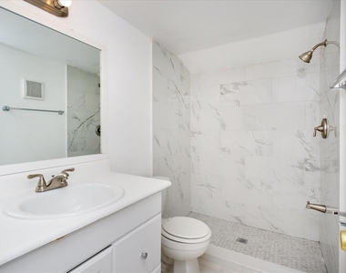 2703 Hunt Club Lane - Photo Thumbnail 13