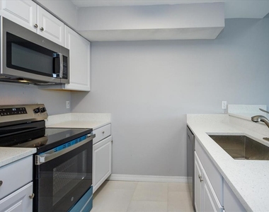 2703 Hunt Club Lane - Photo Thumbnail 3