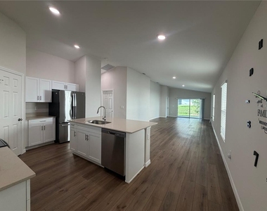 1563 Ellesmere Avenue - Photo Thumbnail 4