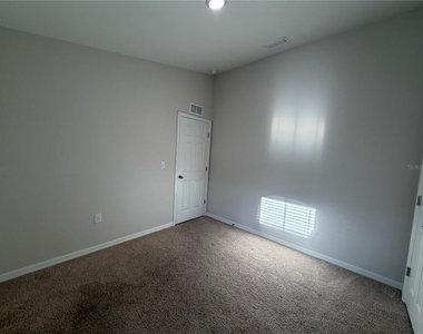 1563 Ellesmere Avenue - Photo Thumbnail 12