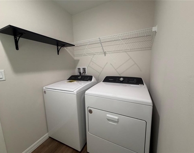 1563 Ellesmere Avenue - Photo Thumbnail 10