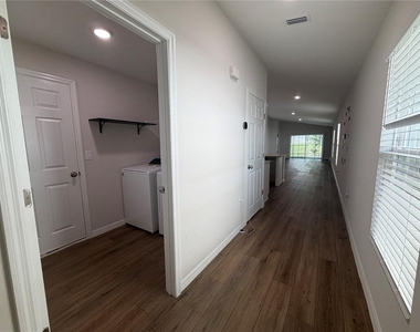 1563 Ellesmere Avenue - Photo Thumbnail 2