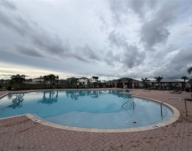 1563 Ellesmere Avenue - Photo Thumbnail 15