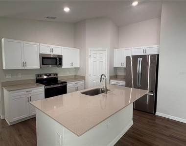 1563 Ellesmere Avenue - Photo Thumbnail 3