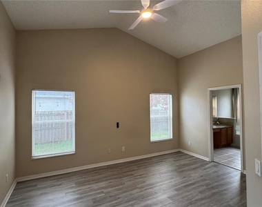 3215 Crystal Creek Boulevard - Photo Thumbnail 11
