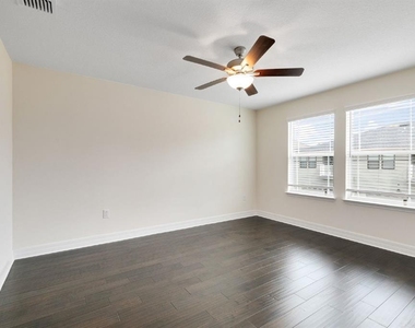 2232 Centerra Loop - Photo Thumbnail 14