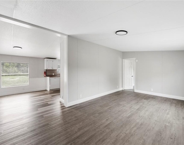 4129 Woodsridge Drive - Photo Thumbnail 6