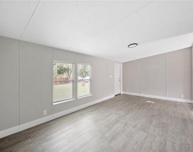 4129 Woodsridge Drive - Photo Thumbnail 5