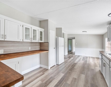 4129 Woodsridge Drive - Photo Thumbnail 9