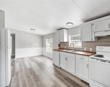 4129 Woodsridge Drive - Photo Thumbnail 10