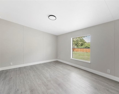 4129 Woodsridge Drive - Photo Thumbnail 12