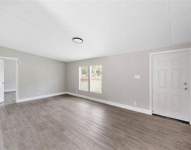 4129 Woodsridge Drive - Photo Thumbnail 4
