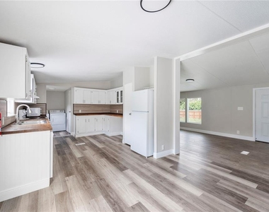 4129 Woodsridge Drive - Photo Thumbnail 7