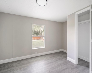 4129 Woodsridge Drive - Photo Thumbnail 16