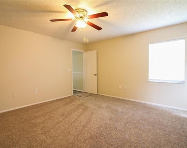 527 Emerald Cove Loop - Photo Thumbnail 6