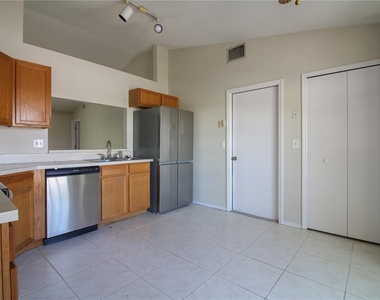 527 Emerald Cove Loop - Photo Thumbnail 4