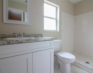 527 Emerald Cove Loop - Photo Thumbnail 7