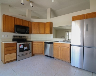527 Emerald Cove Loop - Photo Thumbnail 3