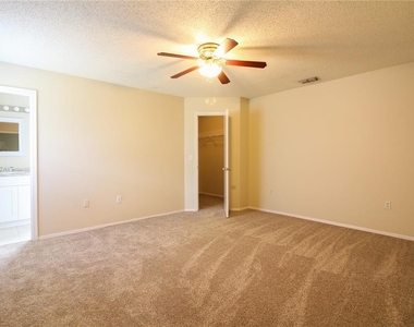 527 Emerald Cove Loop - Photo Thumbnail 5