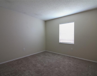 527 Emerald Cove Loop - Photo Thumbnail 9