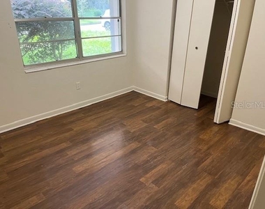 4921 Nw 37th Drive - Photo Thumbnail 6