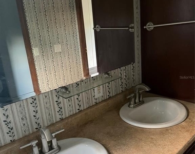 217 Longview Avenue - Photo Thumbnail 4