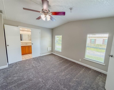 13708 Palm Drive - Photo Thumbnail 8