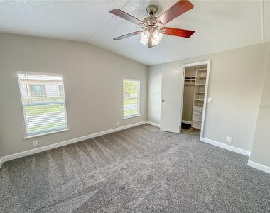 13708 Palm Drive - Photo Thumbnail 7