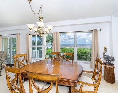 101 N Marion Court - Photo Thumbnail 10