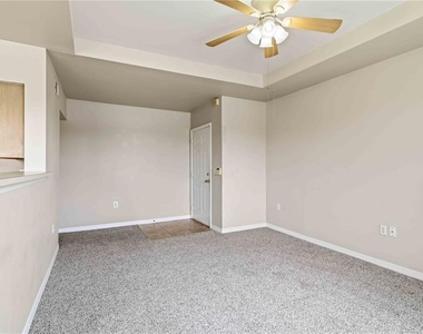 1020 Villagio Circle - Photo Thumbnail 3