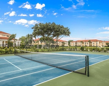 1020 Villagio Circle - Photo Thumbnail 36