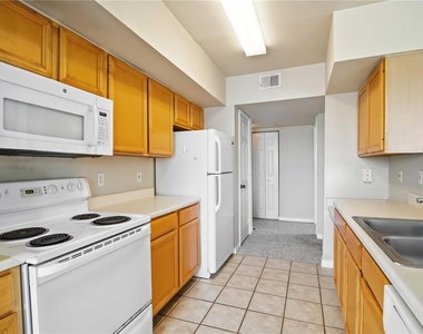 1020 Villagio Circle - Photo Thumbnail 10