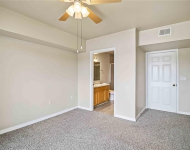 1020 Villagio Circle - Photo Thumbnail 13